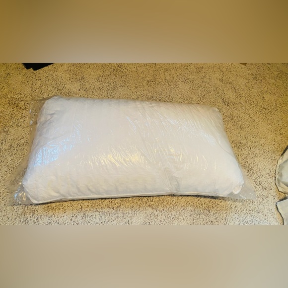 King size down pillows - Picture 2 of 3